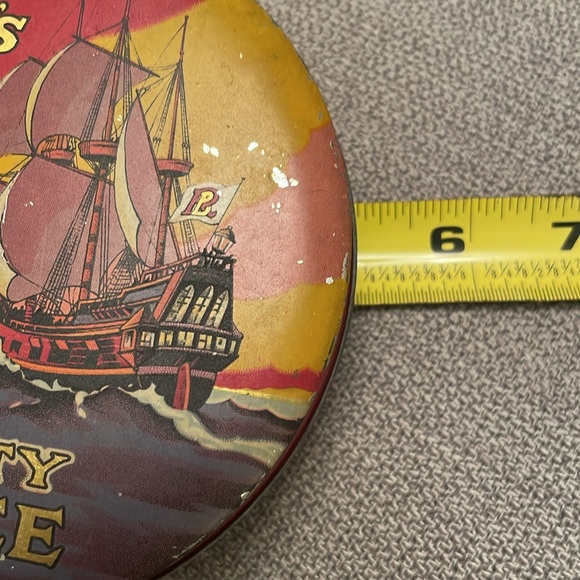 Vintage Collectors Tin Riley’s Variety TOFFEE Halifax, England 5” Round - Picture 6 of 12
